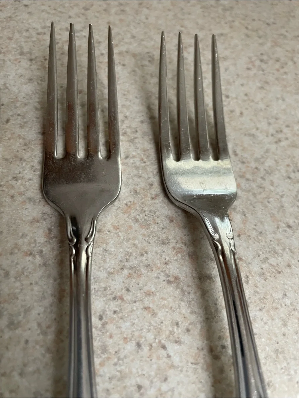 ONEIDA Stainless CHATELAINE Set Of 4 DINNER FORKS 7 1/4